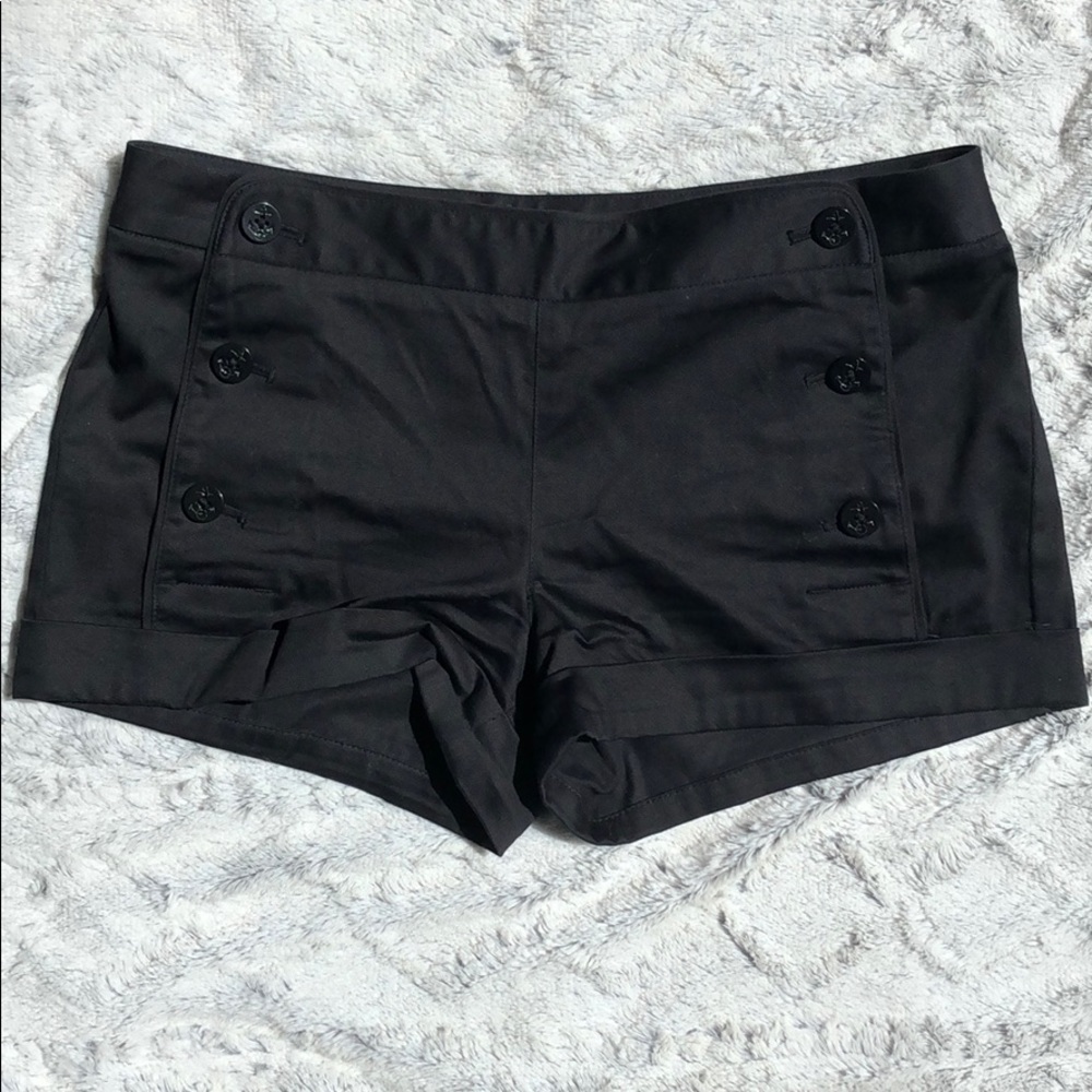 Black shorts from Aritzia 🖤